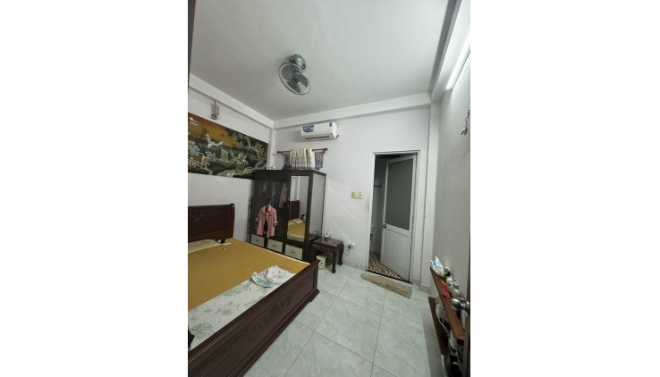 NHÀ TỈNH LỘ 10 - SÁT MẶT TIỀN - 55M2 - 3 TẦNG 3PN - SỔ HOÀN CÔNG ĐỦ GIÁ 4.5 TỶ